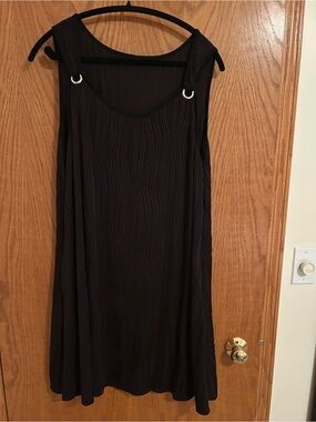 Black Sleeveless Wave-Texture Dress